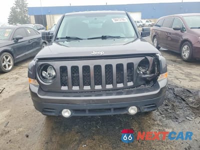 Piąte zdjęcie samochodu w środku: 2014 JEEP PATRIOT LATITUDE VIN:1C4NJRFB5ED863408 - miniatura