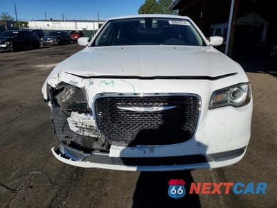 Piąte zdjęcie samochodu w środku: 2022 CHRYSLER 300 TOURING VIN:2C3CCAAGXNH134480 - miniatura