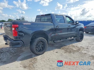 Trzecie zdjęcie samochodu z tyłu: 2022 CHEVROLET SILVERADO K1500 LT TRAIL BOSS VIN:3GCUDFET4NG567102 - miniatura