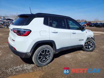 Trzecie zdjęcie samochodu z tyłu: 2024 JEEP COMPASS TRAILHAWK VIN:3C4NJDDN7RT158707 - miniatura