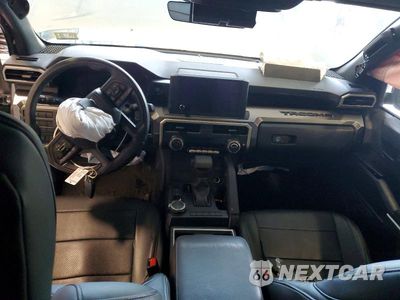Zdjęcie 8 z 12 samochodu: 2025 TOYOTA TACOMA SR5 VIN:3TMLB5JN7SM149987 - miniatura