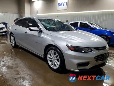 Czwarte zdjęcie samochodu z boku: 2017 CHEVROLET MALIBU LT VIN:1G1ZE5ST8HF255834 - miniatura
