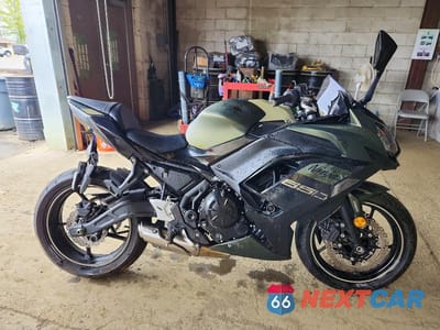 2024 KAWASAKI EX650 P ML5EXEP1XRDAC3720 - główne zdjęcie licytacji z USA - miniatura