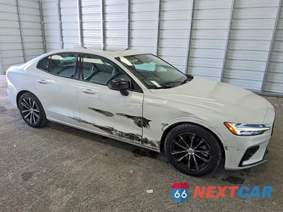 Czwarte zdjęcie samochodu z boku: 2023 VOLVO S60 PLUS VIN:7JRH60FLXPG252036 - miniatura