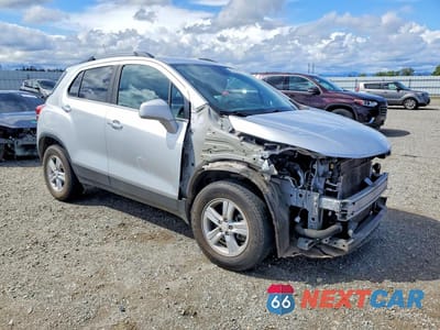 Czwarte zdjęcie samochodu z boku: 2018 CHEVROLET TRAX 1LT VIN:KL7CJPSB2JB608140 - miniatura
