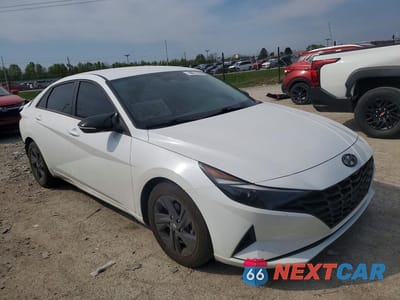 Czwarte zdjęcie samochodu z boku: 2021 HYUNDAI ELANTRA SEL VIN:5NPLM4AG6MH025398 - miniatura