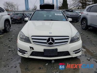 Piąte zdjęcie samochodu w środku: 2012 MERCEDES-BENZ C 300 4MATIC VIN:WDDGF8BB6CA610838 - miniatura