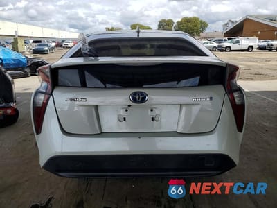 Zdjęcie 6 z 13 samochodu: 2017 TOYOTA PRIUS FOUR VIN:JTDKARFU2H3035914 - miniatura