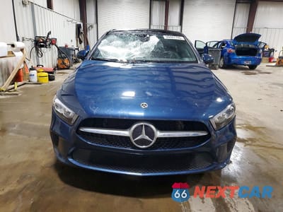 Piąte zdjęcie samochodu w środku: 2021 MERCEDES-BENZ A 220 4MATIC VIN:W1K3G4FB8MJ294343 - miniatura