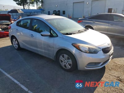 Czwarte zdjęcie samochodu z boku: 2015 KIA FORTE LX VIN:KNAFK4A69F5344403 - miniatura