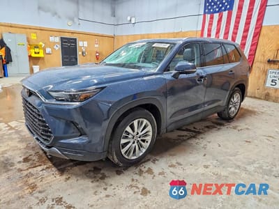 2026 TOYOTA GRAND HIGHLANDER PLATINUM 5TDAAAB58TS117746 - główne zdjęcie licytacji z USA - miniatura