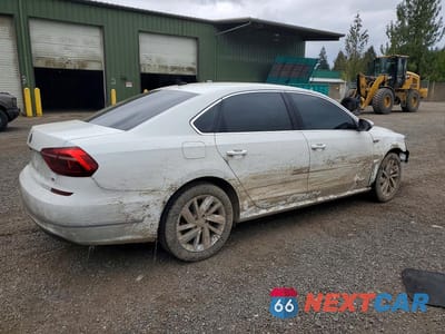 Trzecie zdjęcie samochodu z tyłu: 2018 VOLKSWAGEN PASSAT SE VIN:1VWBA7A39JC004598 - miniatura