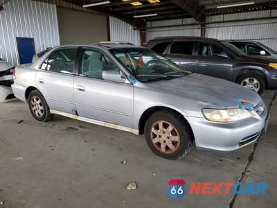 Czwarte zdjęcie samochodu z boku: 2001 HONDA ACCORD EX VIN:1HGCG66851A084970 - miniatura