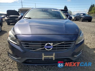 Piąte zdjęcie samochodu w środku: 2015 VOLVO V60 PREMIER VIN:YV140MEK5F1221979 - miniatura