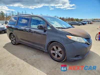 Czwarte zdjęcie samochodu z boku: 2015 TOYOTA SIENNA LE VIN:5TDKK3DC3FS577782 - miniatura