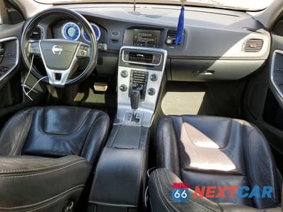 Zdjęcie 8 z 12 samochodu: 2012 VOLVO S60 T6 VIN:YV1902FH4C2083404 - miniatura