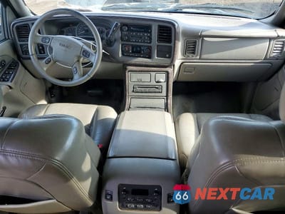 Zdjęcie 8 z 12 samochodu: 2004 GMC YUKON XL DENALI VIN:1GKFK66U54J163345 - miniatura