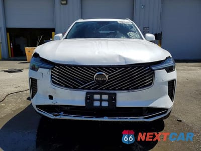 Piąte zdjęcie samochodu w środku: 2026 VOLVO XC90 PLUS VIN:YV4062PEXT1505969 - miniatura