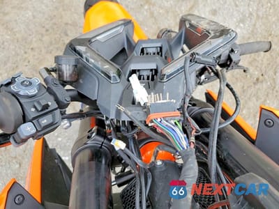 Zdjęcie 7 z 8 samochodu: 2026 KTM 1290 SUPER DUKE R VIN:VBKV39406TM910632 - miniatura
