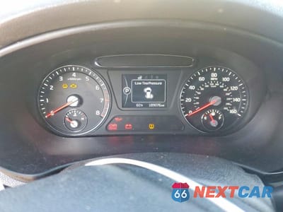 Zdjęcie 9 z 12 samochodu: 2016 KIA SORENTO EX VIN:5XYPHDA10GG012658 - miniatura