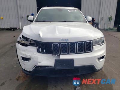 Piąte zdjęcie samochodu w środku: 2020 JEEP GRAND CHEROKEE LAREDO VIN:1C4RJFAG0LC362853 - miniatura