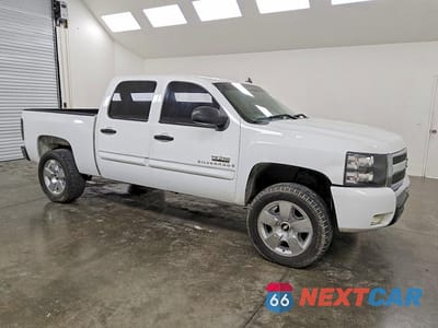 Czwarte zdjęcie samochodu z boku: 2009 CHEVROLET SILVERADO C1500 LT VIN:3GCEC230X9G173067 - miniatura