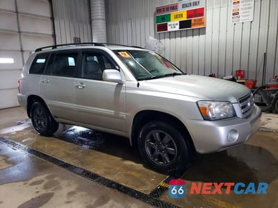 Czwarte zdjęcie samochodu z boku: 2004 TOYOTA HIGHLANDER BASE VIN:JTEEP21A940012251 - miniatura