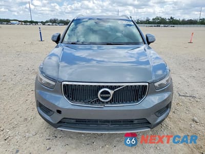 Piąte zdjęcie samochodu w środku: 2019 VOLVO XC40 T5 MOMENTUM VIN:YV4162UK0K2110853 - miniatura