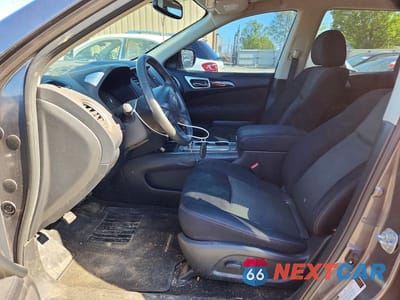 Zdjęcie 7 z 13 samochodu: 2017 NISSAN PATHFINDER SV VIN:5N1DR2MN8HC629858 - miniatura