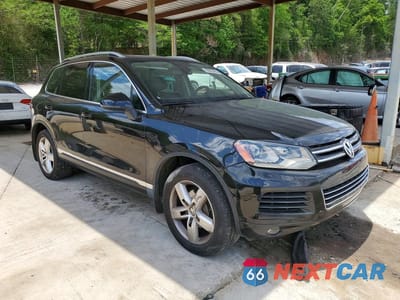 Czwarte zdjęcie samochodu z boku: 2013 VOLKSWAGEN TOUAREG V6 VIN:WVGEF9BP0DD006555 - miniatura