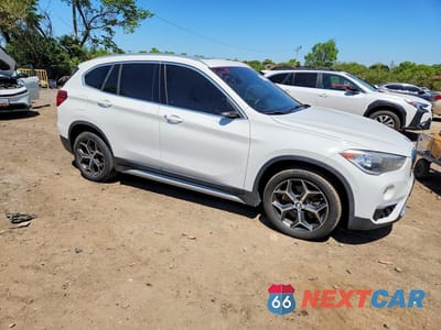Czwarte zdjęcie samochodu z boku: 2018 BMW X1 XDRIVE28I VIN:WBXHT3C3XJ5L30804 - miniatura