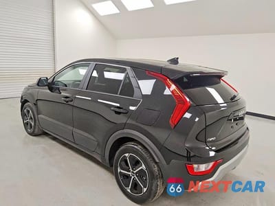 Drugie zdjęcie samochodu z przodu: 2026 KIA NIRO LX VIN:KNDCP3LE5T5328099 - miniatura