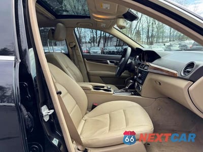 Zdjęcie 9 z 12 samochodu: 2013 MERCEDES-BENZ C 300 4MATIC VIN:WDDGF8AB6DR253536 - miniatura