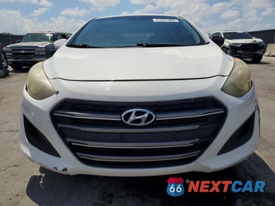 Piąte zdjęcie samochodu w środku: 2016 HYUNDAI ELANTRA GT BASE VIN:KMHD35LHXGU253008 - miniatura