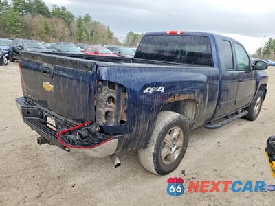 Trzecie zdjęcie samochodu z tyłu: 2011 CHEVROLET SILVERADO K1500 LT VIN:1GCRKSE3XBZ406043 - miniatura