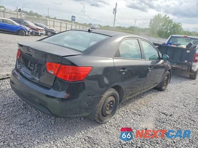 Trzecie zdjęcie samochodu z tyłu: 2013 KIA FORTE LX VIN:KNAFT4A2XD5738662 - miniatura