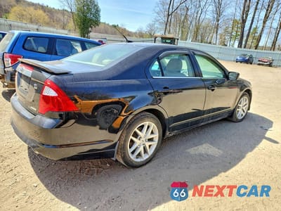 Trzecie zdjęcie samochodu z tyłu: 2011 FORD FUSION SEL VIN:3FAHP0CGXBR101708 - miniatura
