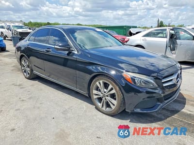 Czwarte zdjęcie samochodu z boku: 2015 MERCEDES-BENZ C 300 VIN:55SWF4JB6FU082874 - miniatura