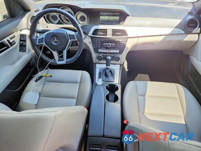 Zdjęcie 8 z 12 samochodu: 2014 MERCEDES-BENZ C 250 VIN:WDDGF4HB9EG215990 - miniatura