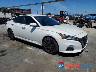 Czwarte zdjęcie samochodu z boku: 2020 NISSAN ALTIMA S VIN:1N4BL4BV8LC131802 - miniatura