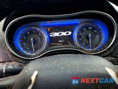 Zdjęcie 9 z 12 samochodu: 2018 CHRYSLER 300 LIMITED VIN:2C3CCAKGXJH160392 - miniatura