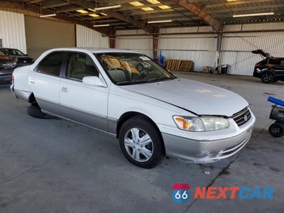 Czwarte zdjęcie samochodu z boku: 2001 TOYOTA CAMRY LE VIN:4T1BG22K21U826868 - miniatura