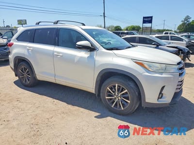 Czwarte zdjęcie samochodu z boku: 2018 TOYOTA HIGHLANDER XLE VIN:5TDJZRFH4JS528974 - miniatura