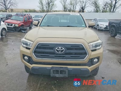 Piąte zdjęcie samochodu w środku: 2016 TOYOTA TACOMA SR5 V6 VIN:5TFRZ5CN4GX016527 - miniatura