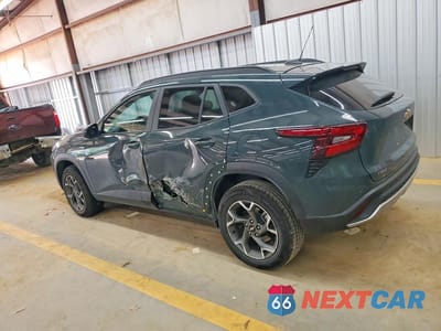 Drugie zdjęcie samochodu z przodu: 2025 CHEVROLET TRAX 1LT VIN:KL77LHEP7SC157761 - miniatura