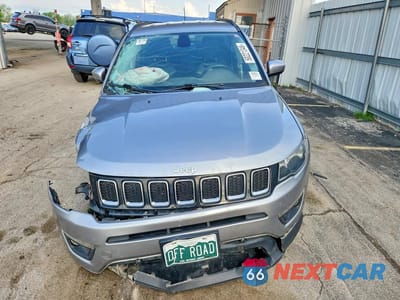 Piąte zdjęcie samochodu w środku: 2018 JEEP COMPASS LATITUDE VIN:3C4NJDBB0JT128154 - miniatura