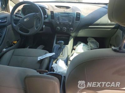 Zdjęcie 8 z 12 samochodu: 2016 KIA FORTE LX VIN:KNAFX4A6XG5483751 - miniatura