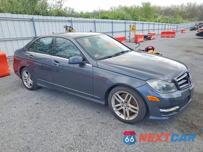 Czwarte zdjęcie samochodu z boku: 2014 MERCEDES-BENZ C 300 4MATIC VIN:WDDGF8AB3ER318683 - miniatura