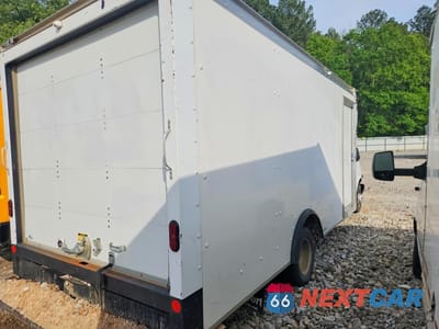 Trzecie zdjęcie samochodu z tyłu: 2022 CHEVROLET EXPRESS EXT CUTAWAY 6.6L V8 VIN:1HA3GTC75NN005820 - miniatura