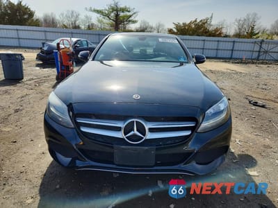 Piąte zdjęcie samochodu w środku: 2018 MERCEDES-BENZ C 300 4MATIC VIN:55SWF4KB8JU280380 - miniatura